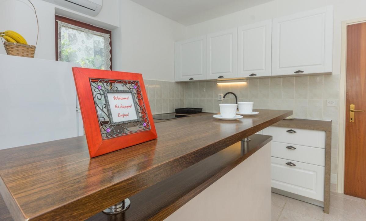 Apartment Domijan By El-Pi Tours Nijvice Zewnętrze zdjęcie