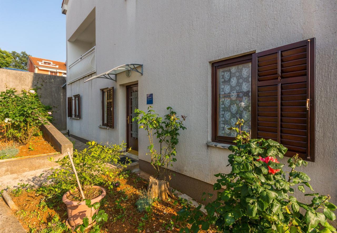 Apartment Domijan By El-Pi Tours Nijvice Zewnętrze zdjęcie