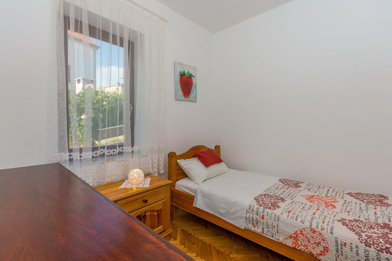Apartment Domijan By El-Pi Tours Nijvice Zewnętrze zdjęcie