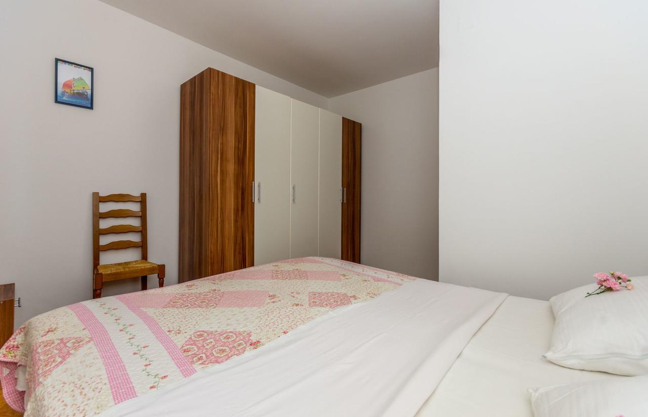 Apartment Domijan By El-Pi Tours Nijvice Zewnętrze zdjęcie